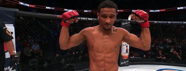 A.J. McKee treft Justin Lawrence tijdens het Co-Main Event van Bellator 197