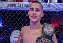 Bellator debutant Ricky Bandejas treft James Gallagher tijdens Bellator 204