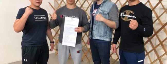 Danaa Batgerel treft Kevin Natividad tijdens UFC 261