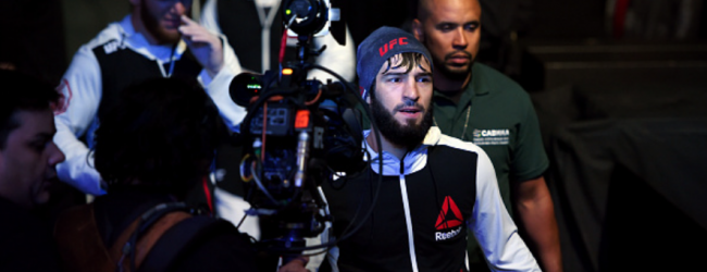 Zubaira Tukhugov treft ongeslagen debutant Lerone Murphy tijdens UFC 242 in Abu Dhabi