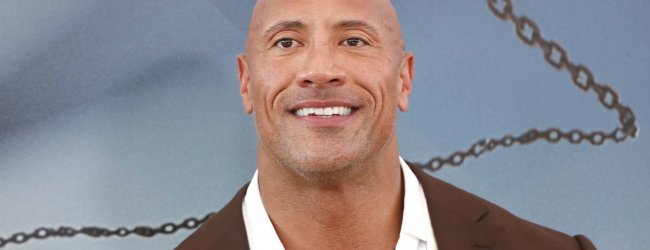 Dwayne ‘The Rock’ Johnson reikt BMF titel uit tijdens UFC 244