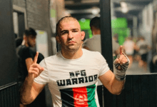 Staredown FC Kampioen Sameer Alekozai vecht tijdens Cage Warriors 109 in Birmingham