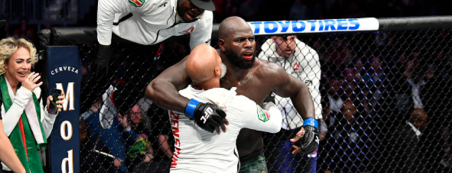 Francis Ngannou treft Jairzinho Rozenstruik tijdens het Main Event van UFC Columbus