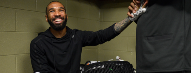 Bantamweight gevecht tussen Andre Ewell en Julio Arce op 24 juli