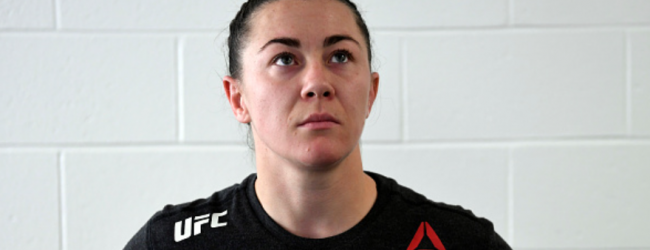 Molly McCann treft Taila Santos tijdens UFC evenement op 15 juli in Abu Dhabi