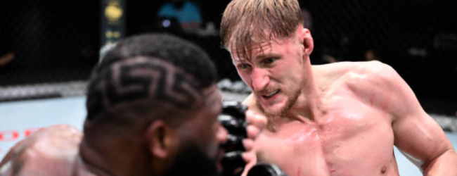 Alexander Volkov vs. Walt Harris toegevoegd aan UFC 254 op 24 oktober