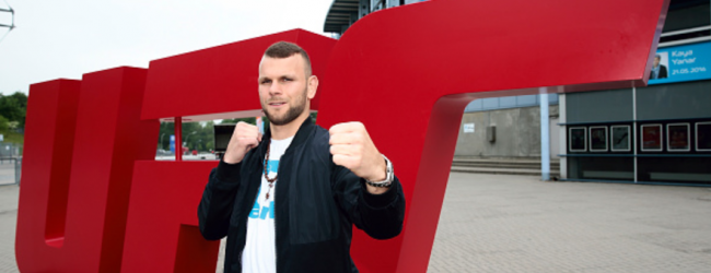 Jessin Ayari treft Luigi Vendramini tijdens UFC evenement op 3 oktober in Abu Dhabi