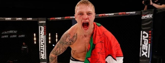 Cage Warriors “Double Champ” Mason Jones tekent bij de UFC
