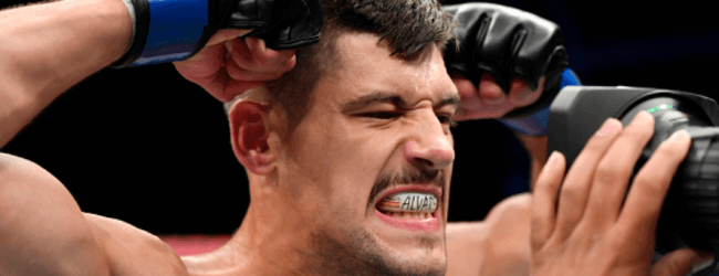 Joel Alvarez treft Christos Giagos tijdens UFC 262