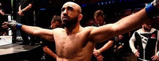 Omari Akhmedov treft Tom Breese op 16 januari